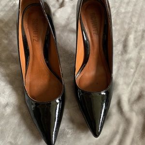 Selling my pre-loved SCHUTZ Patent leather Pumps.